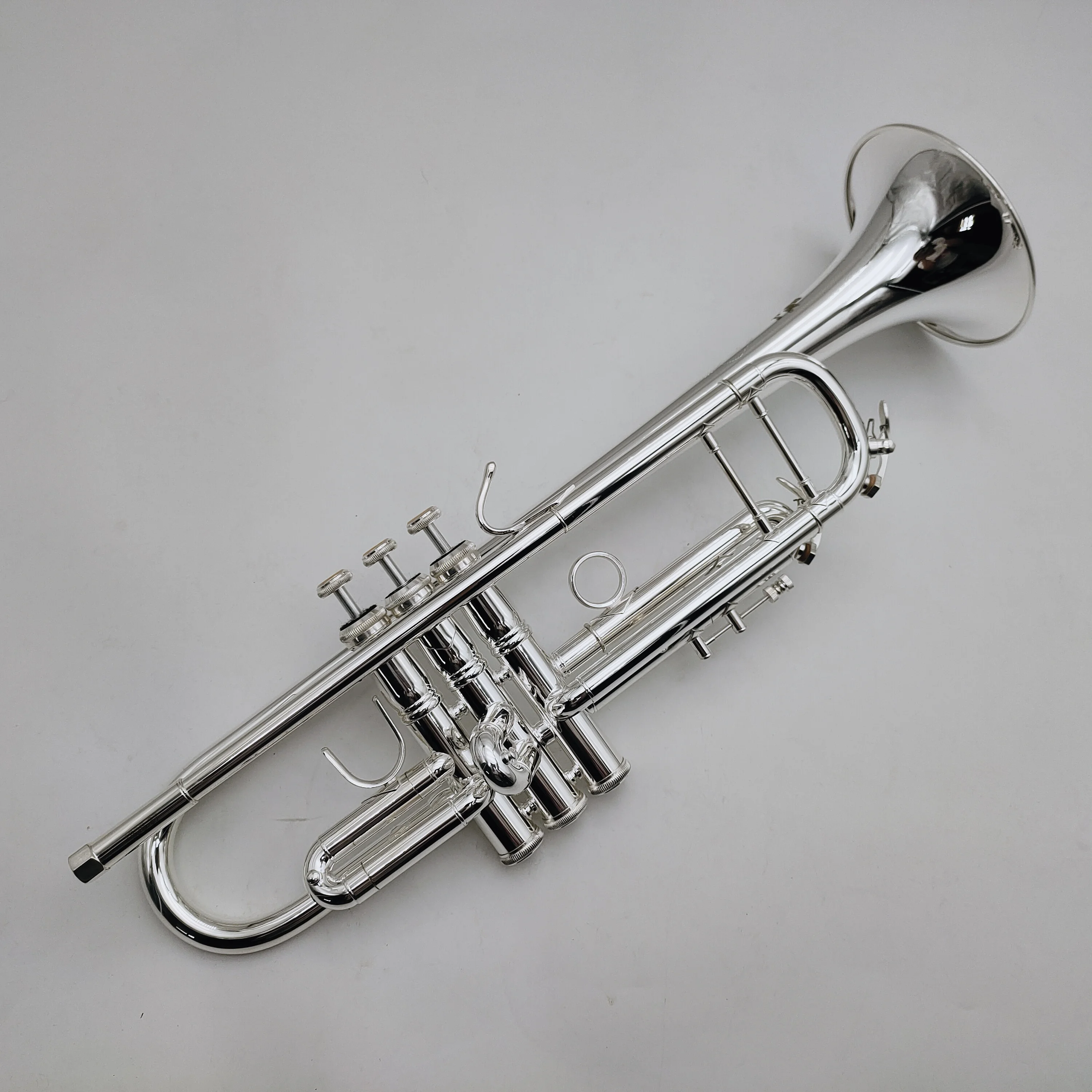 Труба Bach LT180S-37 Bb Tune с серебряным покрытием профессиональный музыкальный