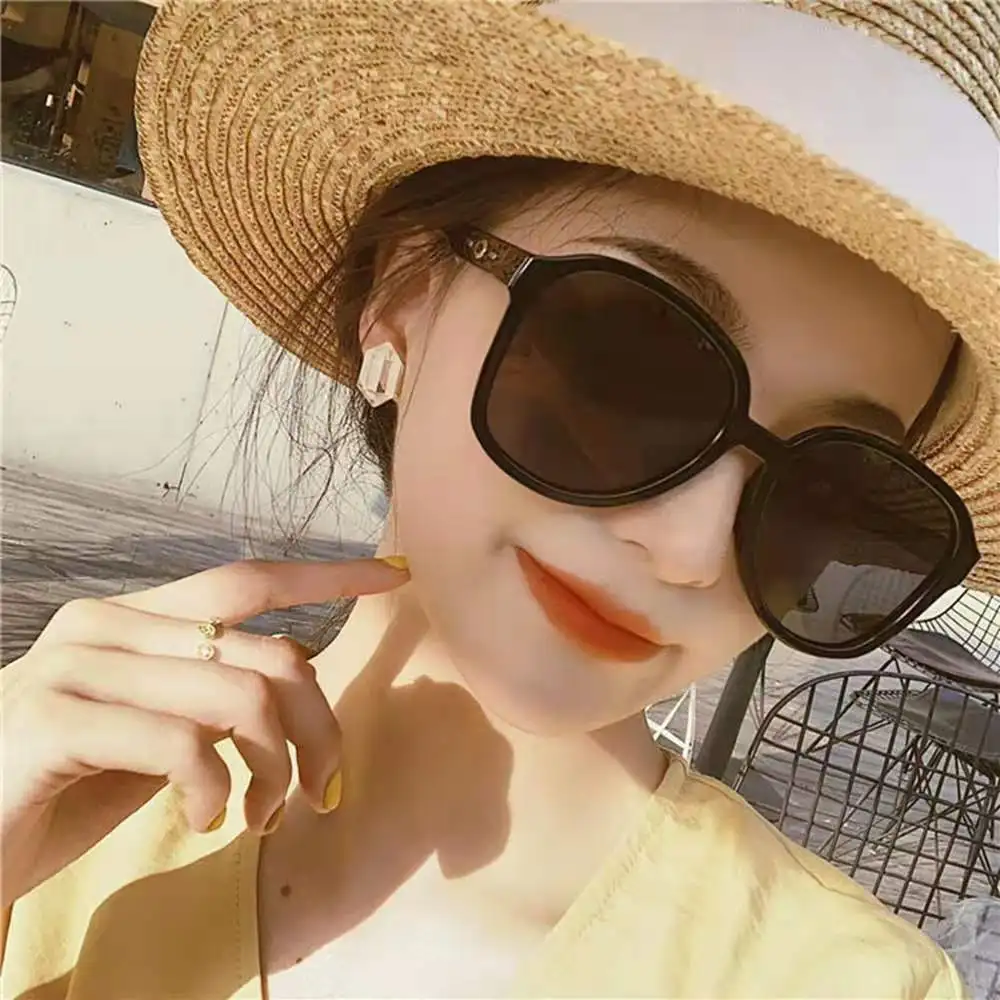 

Korean fashion big frame sunglasses ladies trendy Hong Kong style glasses men personality hip-hop decorative glasses