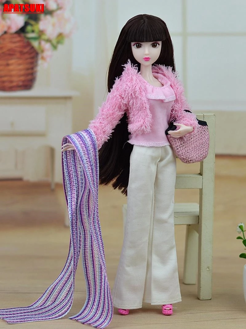 Зимний комплект розовый топ без рукавов бежевые длинные брюки теплое пальто