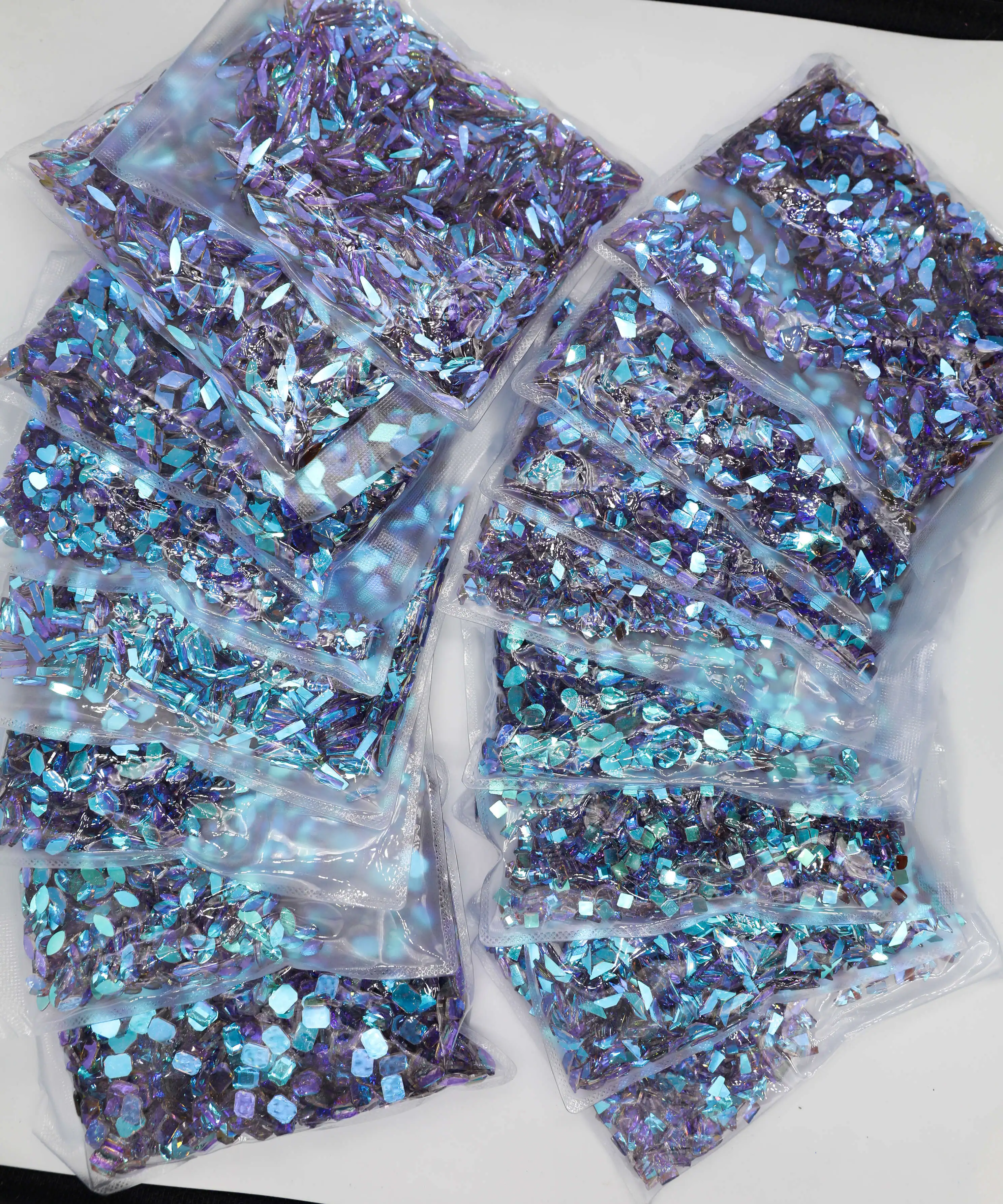 100 шт. пурпурные тени Стразы для ногтей по очень низкой цене кристалл