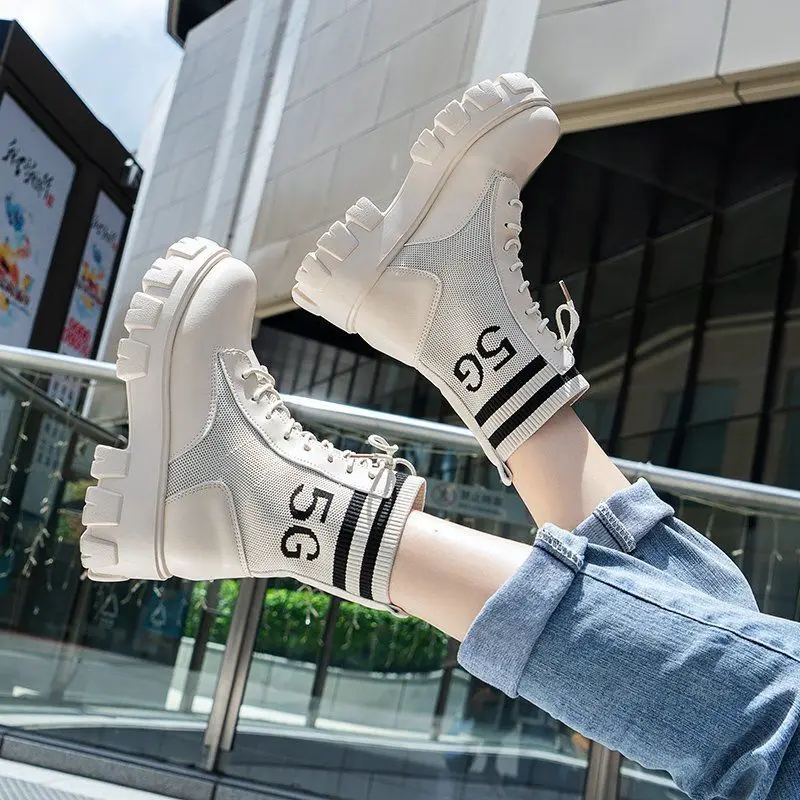 

2020 fashion Leather Black Boots Women Heel Sexy Chain Chunky Heel Platform Boots Female Punk Style Boots Zipper Lace-up Boots