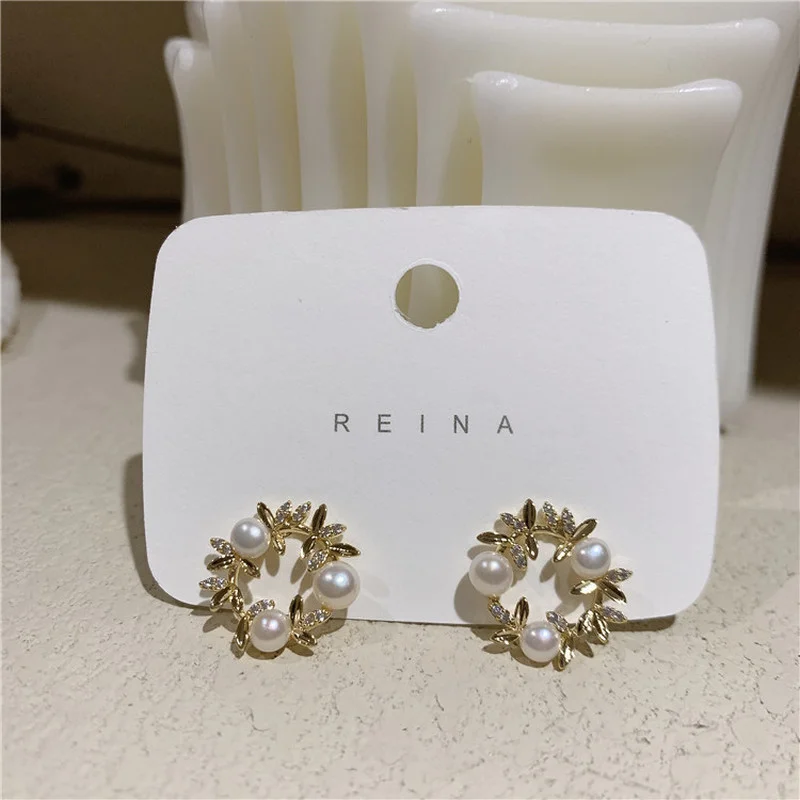 

Temperament Faux Pearls Leaves Stud Earrings for Women Brass Gold Circle Leaf Geometric Earrings Wedding Jewelry Pendientes