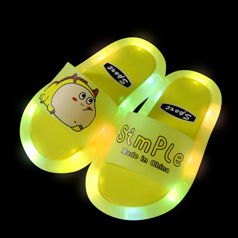 

2021 Girls Slippers LED Children Slippers Baby Bathroom Sandals Girls Shoes Girls Shiny Shoes Toddlers Boys Shoes Funny Sandals