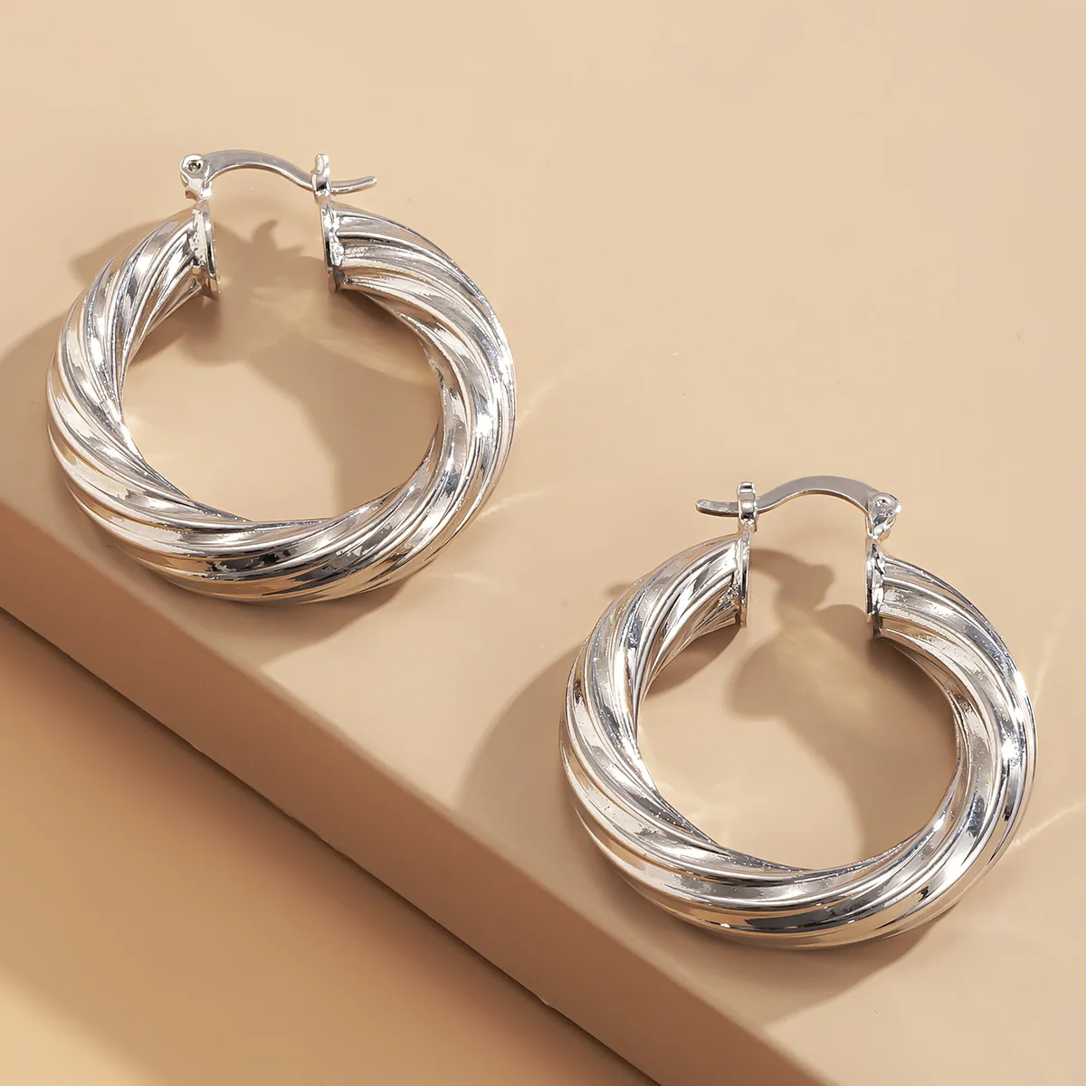 

Simple RetroGeometric Round EarringsFemale Golden Personality Street Style Spiral EarringsB02125