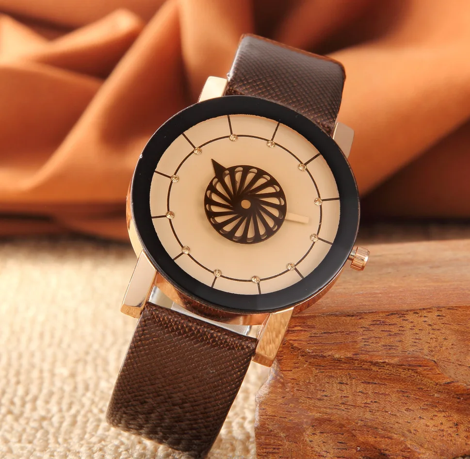 Часы наручные спиральные для мужчин и женщин изящные модные кварцевые с кожаным