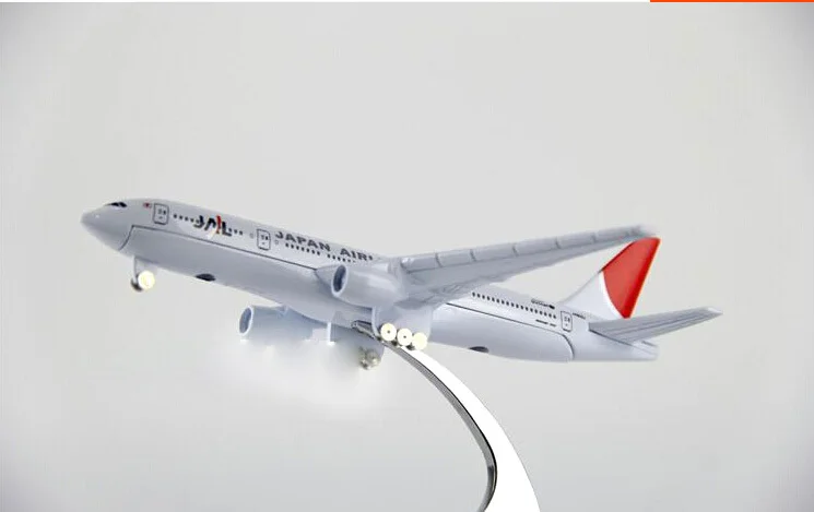 Модель самолета Боинг 400 авиакомпании японские Размер 1: 747 модель B777