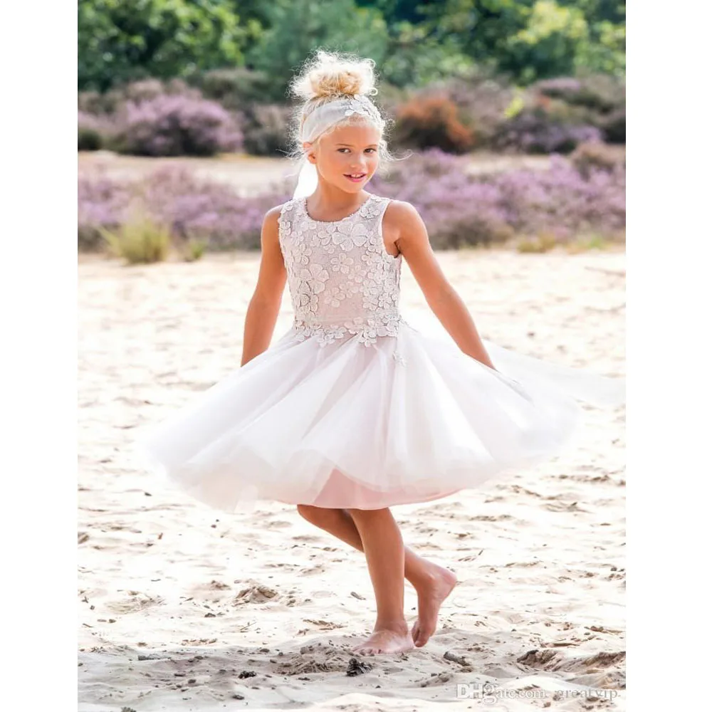 

A Line Beach Flowers Girls Dresses Jewel Lace Applique Tulle Knee Length Bohemia Princess Birthday Campfire Party Gowns