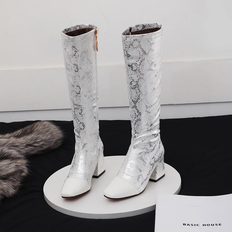 Женские модные сапоги до колена облегающие с острым носком весенние для верховой