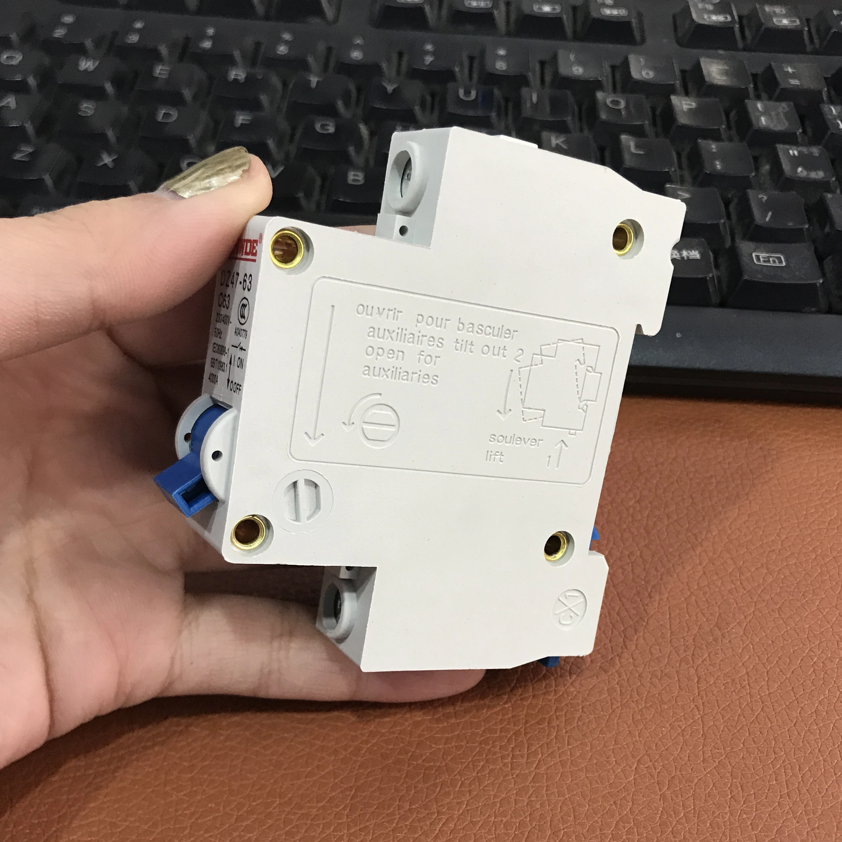 DZ47-63 6A 10A 16A 1P AC 230V или 400V 20A 25A 32A 40A 50A 63A Мини выключатель MCB измельчитель |
