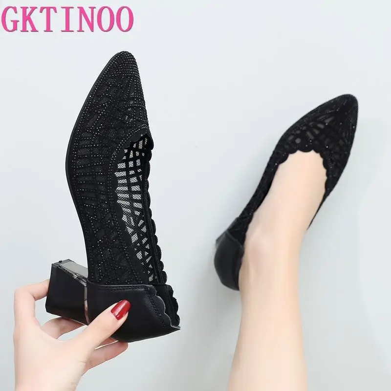 

Women's Shoes