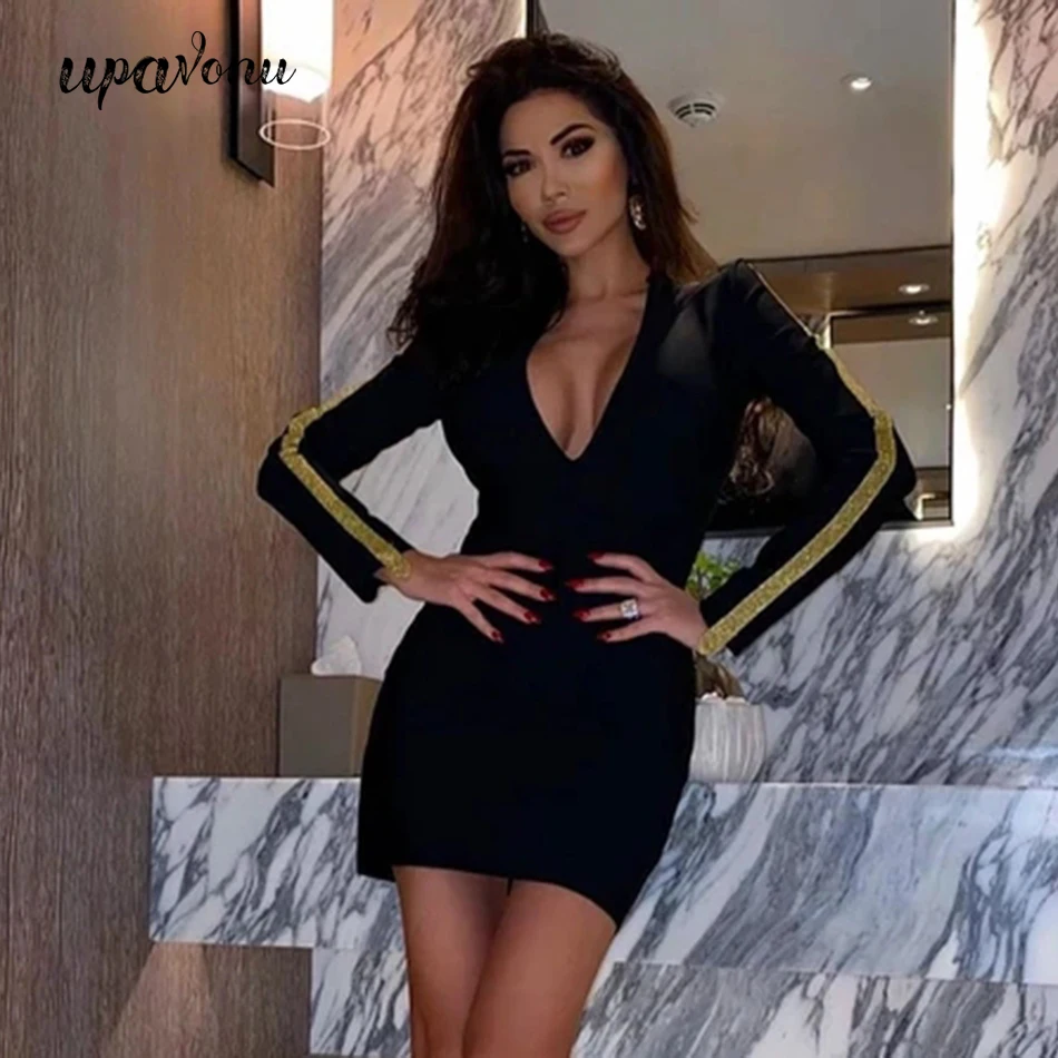 Женское Короткое облегающее платье черное с глубоким V образным вырезом и