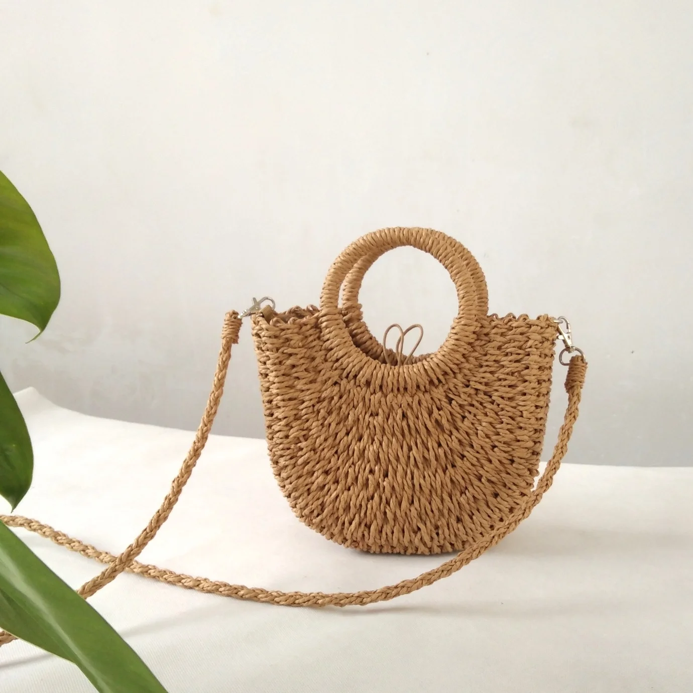 2021 Straw Woven Handbags Women Round Circular Rattan Bag New Beach Tote Shoulder Bags Female's Fashion Traveling Bag