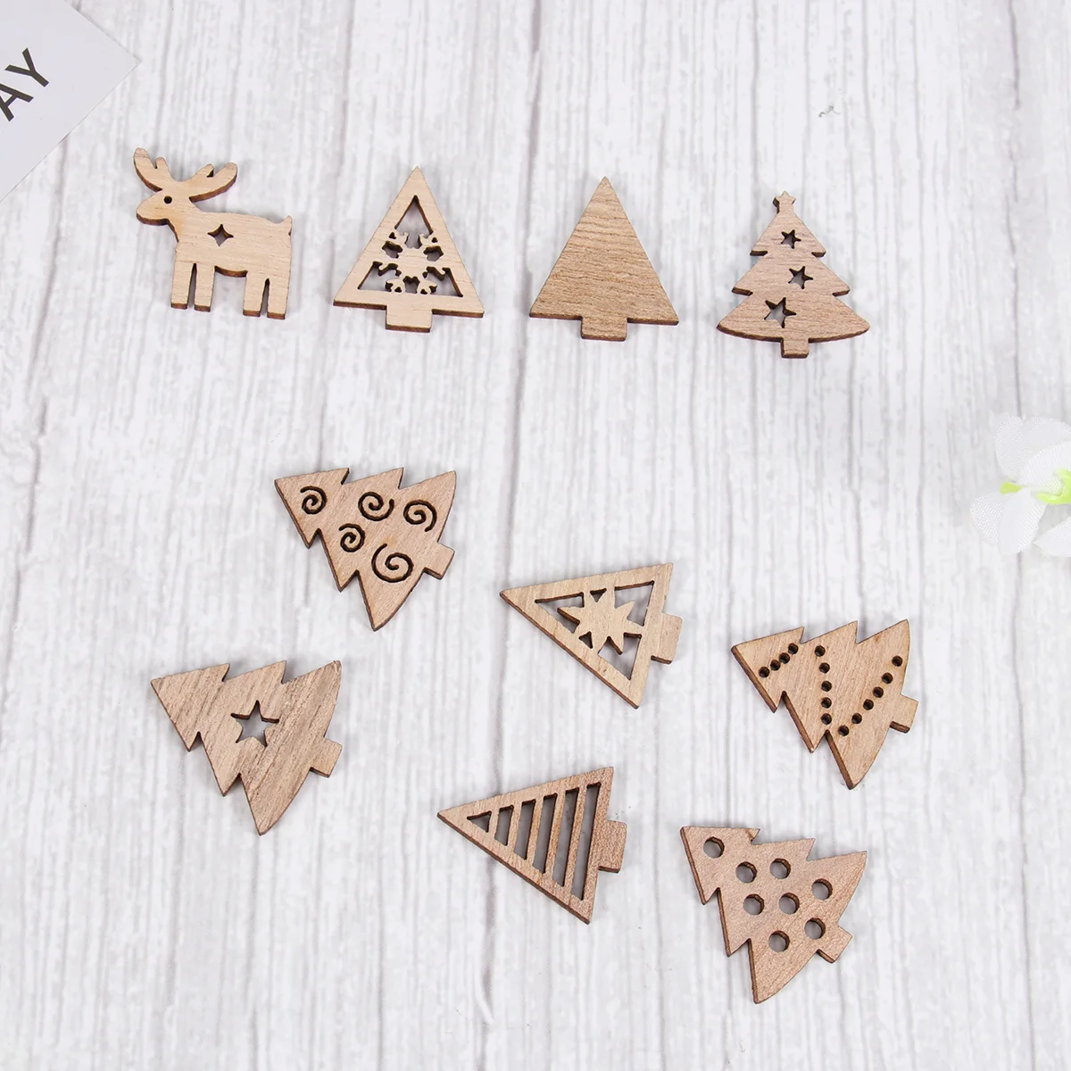 

100pcs Creative Wooden Pieces Christmas Tree Wood Crafts Party Decor (Random Style)