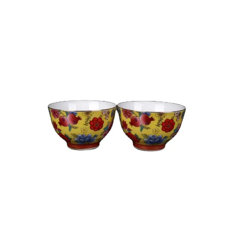 

Chinese old porcelain A pair of colorful patterns Chinese tea cups