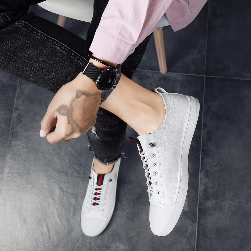 

Men Leather Casual Shoes Lightweight Breathable Flats Luxury Men's Outdoor Walking Sneakers Men Skateboarding Shoes New Fashion