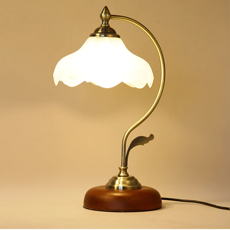 

Винтажные настольные светодиодные лампы в форме лотоса для девочек, европейские настольные лампы, украшение для спальни, Роскошный домашни...