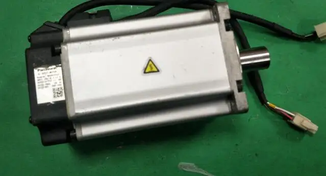 

MHMD102G2C , servo motor ; used one, 85 % appearance new ; 3 months warranty , freely shipping