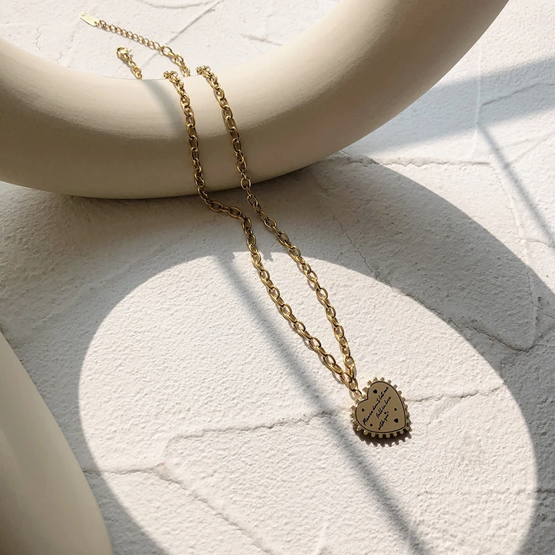 

Friendship Gifts Pretty Love Heart Charm Pendant 18k Golden Necklaces for Women Stainless Steel Chain Neck Jewelry Female 2021