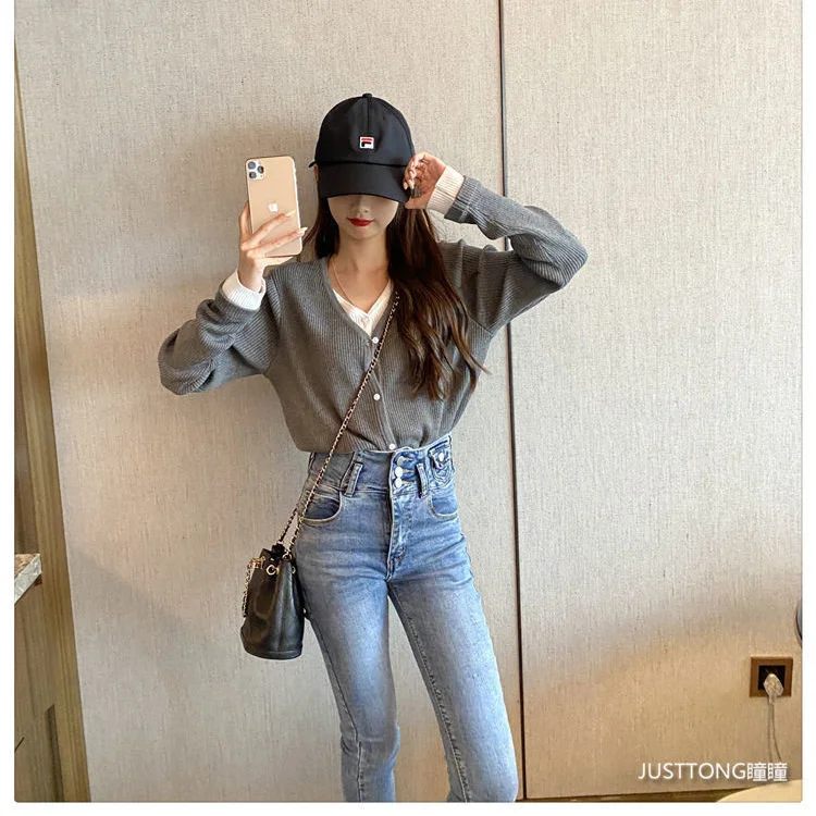 

2021 Spring Autumn new V-neck knitted cardigan women's thin wear fake two pieces of stitched short art jacket