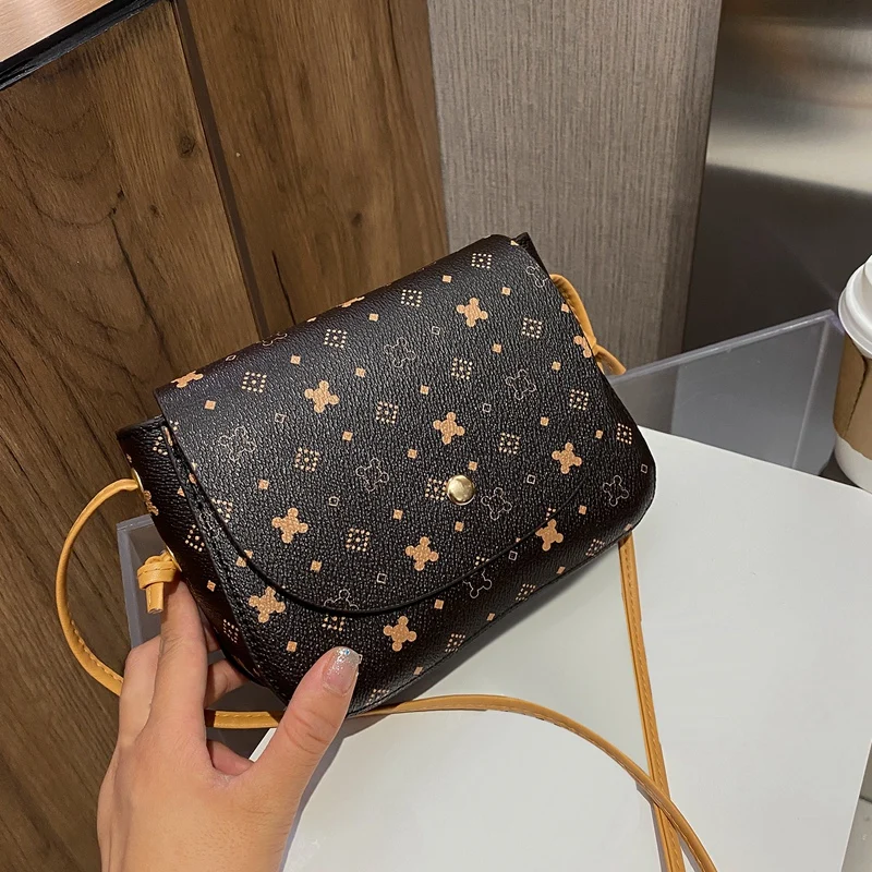 

Small Lady Retro Pattern Shoulder Bag Purse and Handbag Mobile Phone Bag Mini Messenger Bag Brown