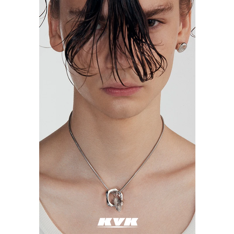 

KVK necklace female niche design sense 2021 new ins temperament clavicle chain female high sense pendant online celebrity