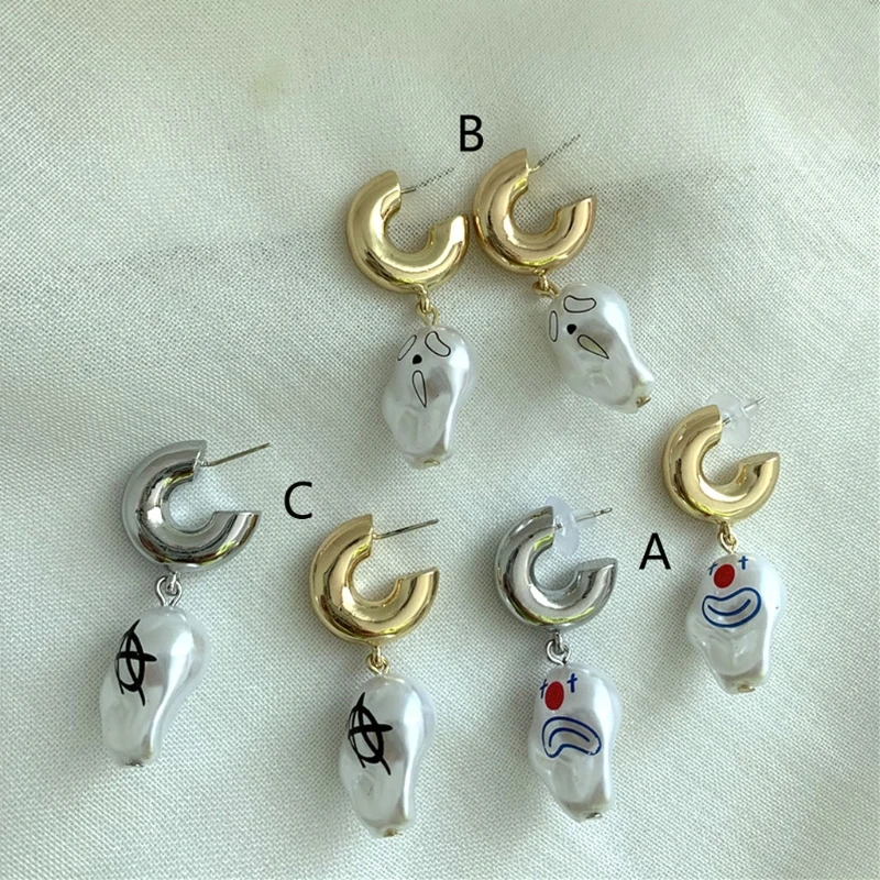 

Baroque Clown Face White Pearl Drop Earrings Asymmetric Funny Clown Personality Unique Women Earrings Fashion Jewelry