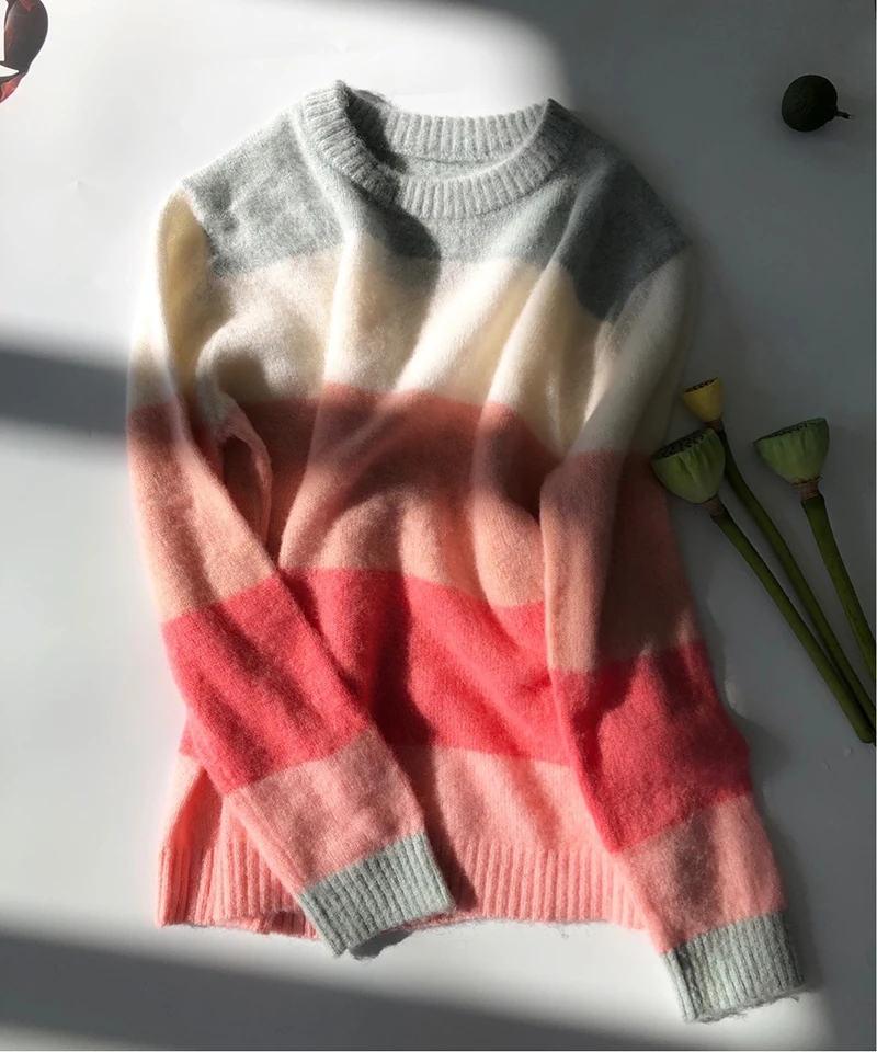 Женский свитер в радужную полоску с круглым вырезом CAMIA Studio | Женская одежда