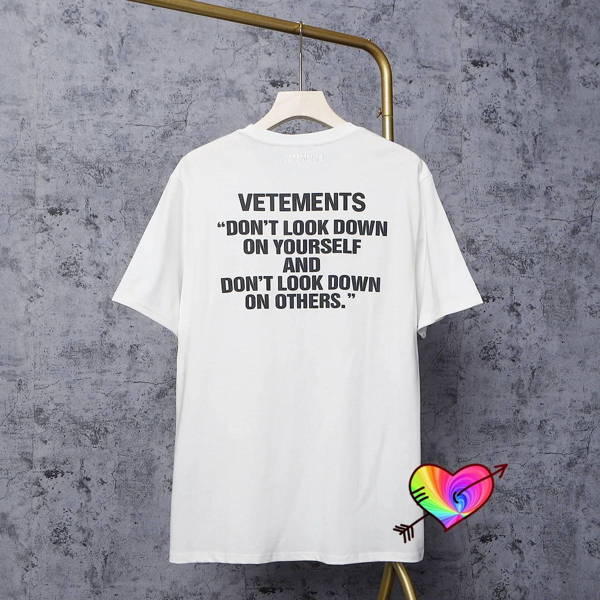 

Vetements T-shirt Men Women 1:1 High Quality Heterochromism Letters Reflective Logo Vetements Tee Tops VTM Short Sleeve