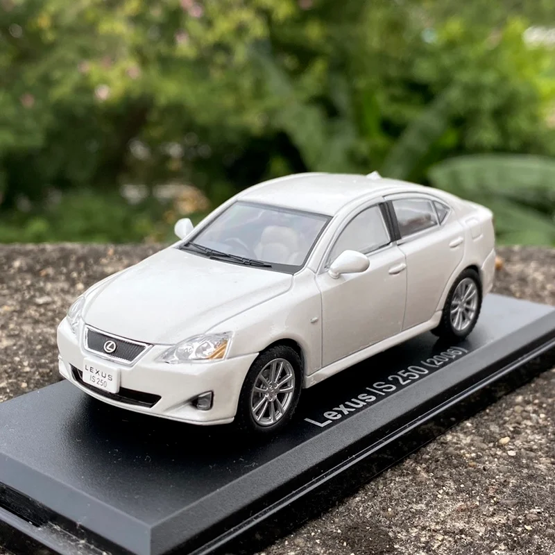 Коллекционная металлическая игрушка Lexus IS 1/43 модель автомобиля из сплава длина 11