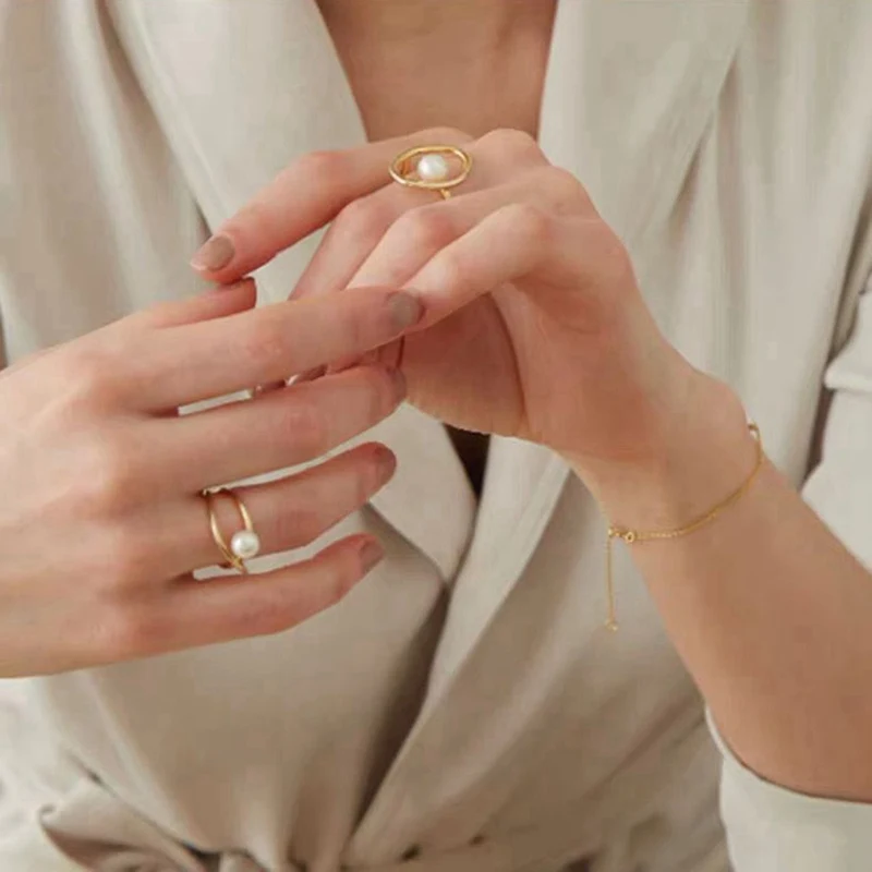Женское кольцо с жемчугом элегантное дизайнерское искусственным простое