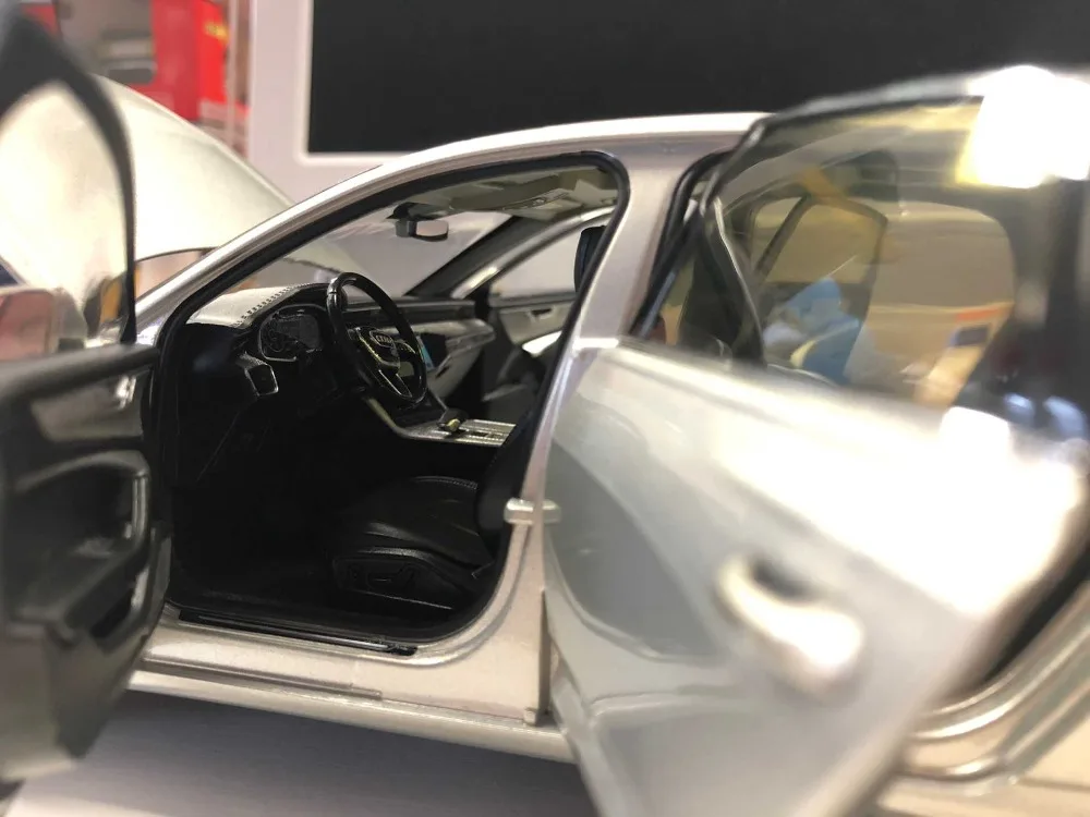 1:18 литая под давлением модель для Audi A6L Серебро Золото Седан сплав игрушечный автомобиль миниатюрная коллекция подарки A6 S6