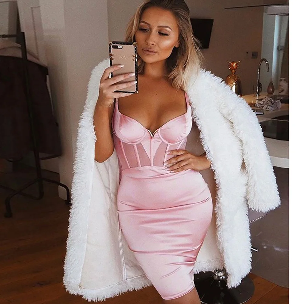 Женское платье-карандаш с глубоким V-образным вырезом на тонких бретельках |