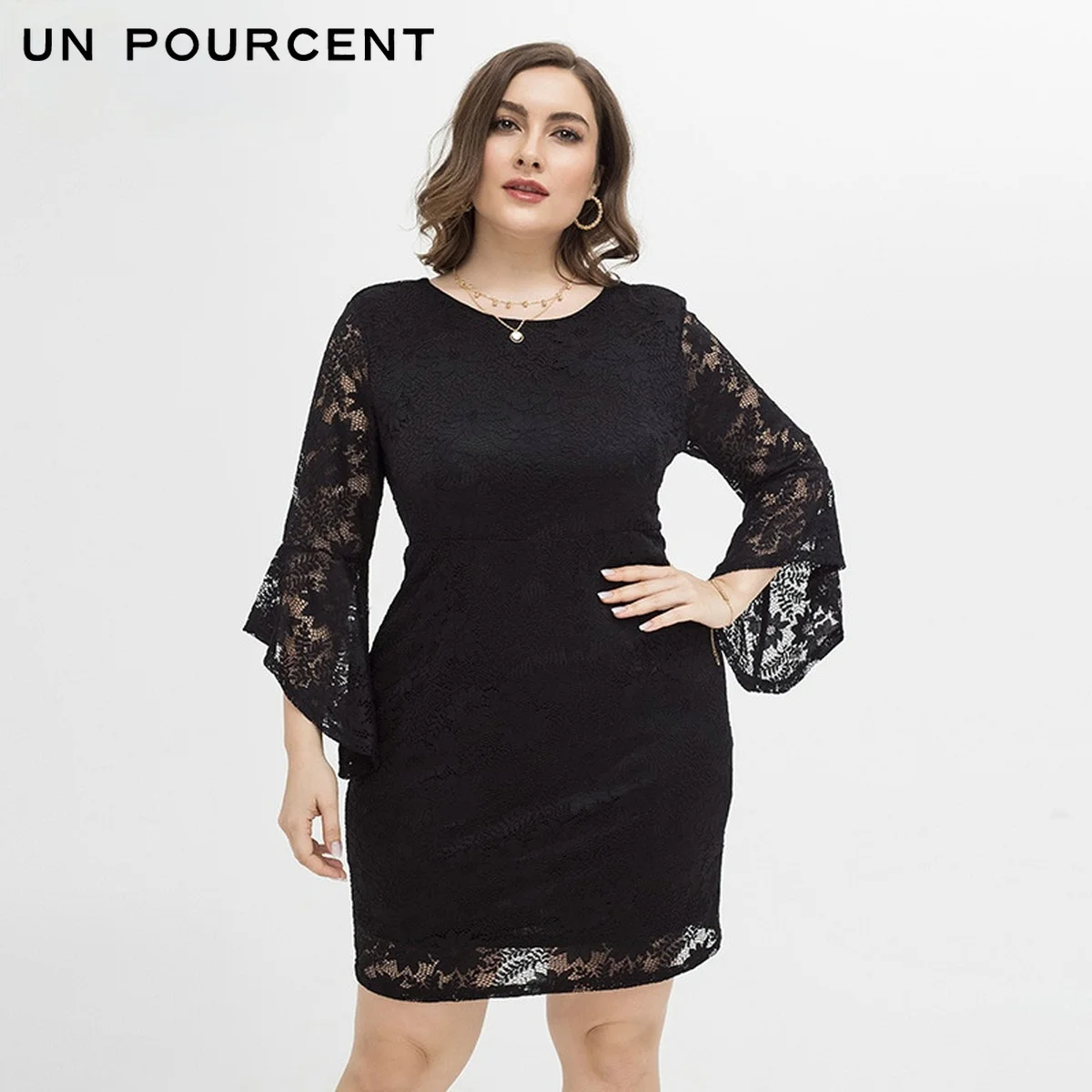 Женское кружевное платье черное элегантное облегающее больших размеров для