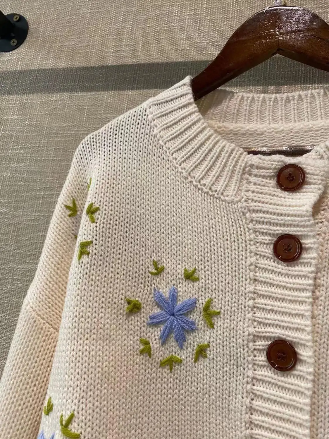 

Women's O-neck Sweater Sweet Floral Embroidery Long Sleeve Single Breasted Ladies Knitwear Cardigans