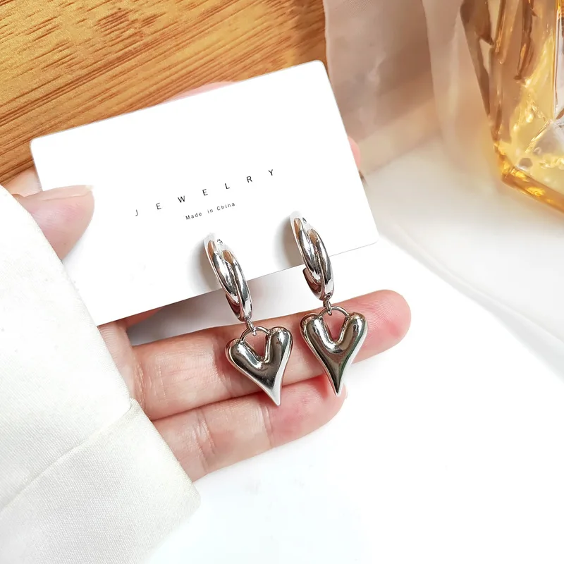 

Simple Temperament Metal Fashion Earrings C Shape Love Cute Earrings