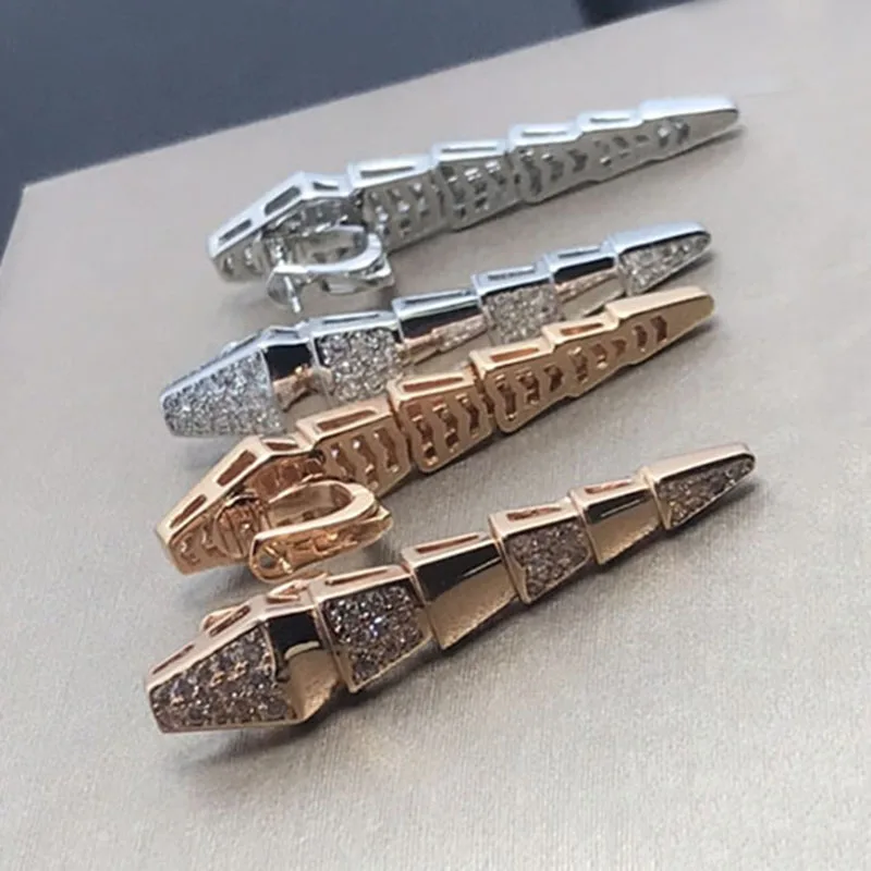 

Женские серьги-гвоздики из серебра 1:1 с фианитами