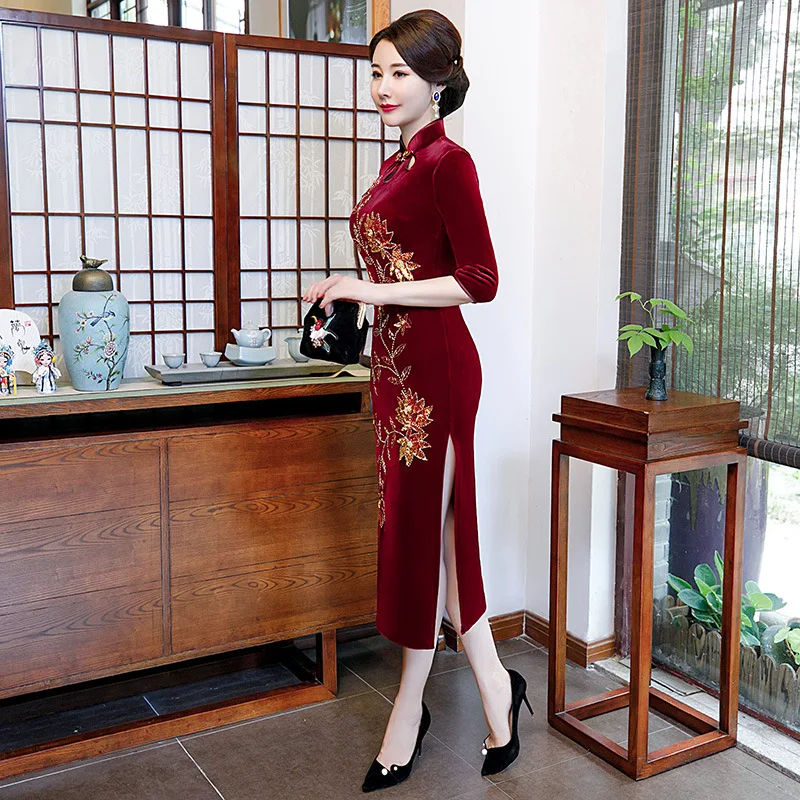 

Autumn 2009 New Retro Women's Dresses Long-style Slim Mother's Chinese Dresses with Golden Velvet Cheongsam women long dress