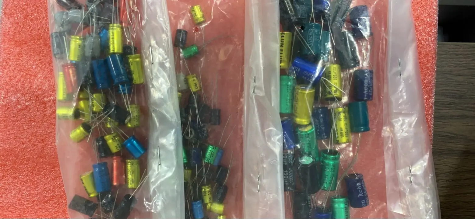 Комбинированный тестовый конденсатор с высоким и низким частотным разделением