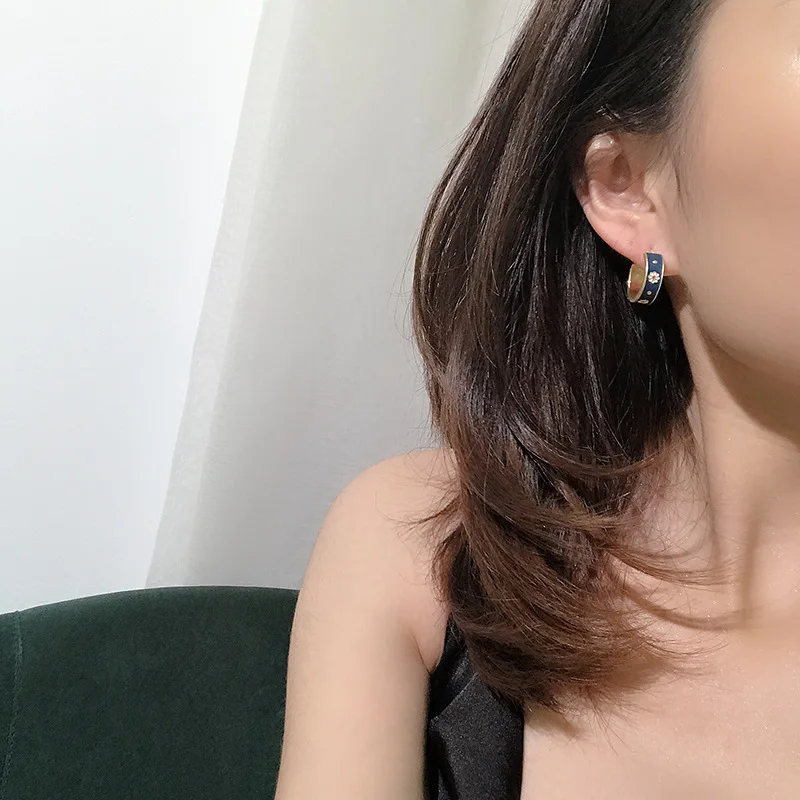 Женские серьги-кольца с эмалью винтажные серьги цветами и маргаритками в