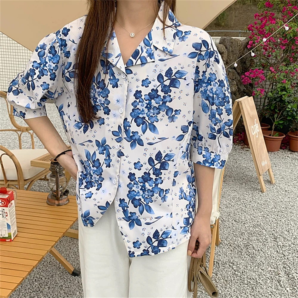 

Retro floral shirt female design sense niche tops summer 2021 new Korean version of French loose short-sleeved shirts trendy shi