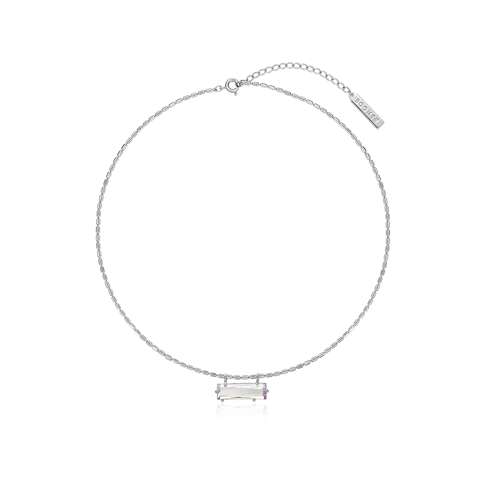 

Light luxury fashion clear rectangular gem pendant collarbone neck chain simple decorative necklace woman