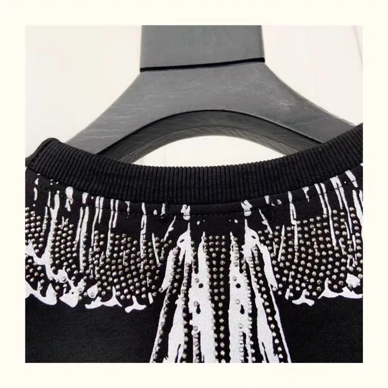 

Hoodies & Sweatshirts