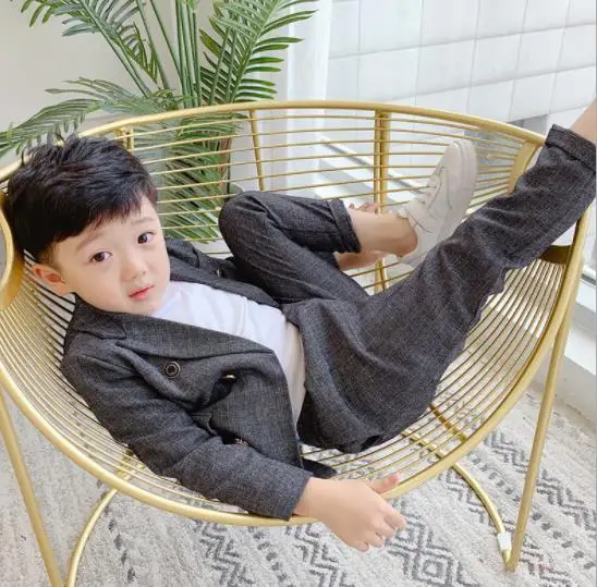 Костюм детский весенний из блейзера и смокинга серого цвета с цветочным принтом