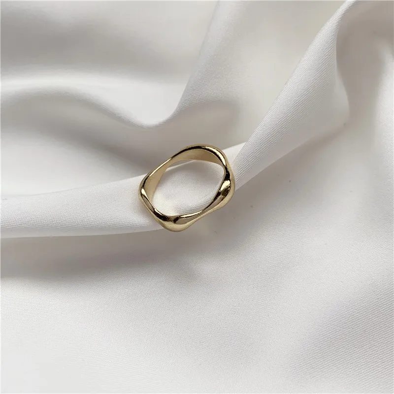 Кольцо женское золотистое/серебристое с волнами | Украшения и аксессуары