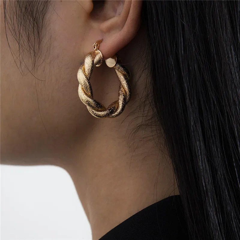 

Fashion Temperament Atmosphere Frosted Earrings French Style Retro Design Distortion Twist Geometric Earrings For Female Jewelry