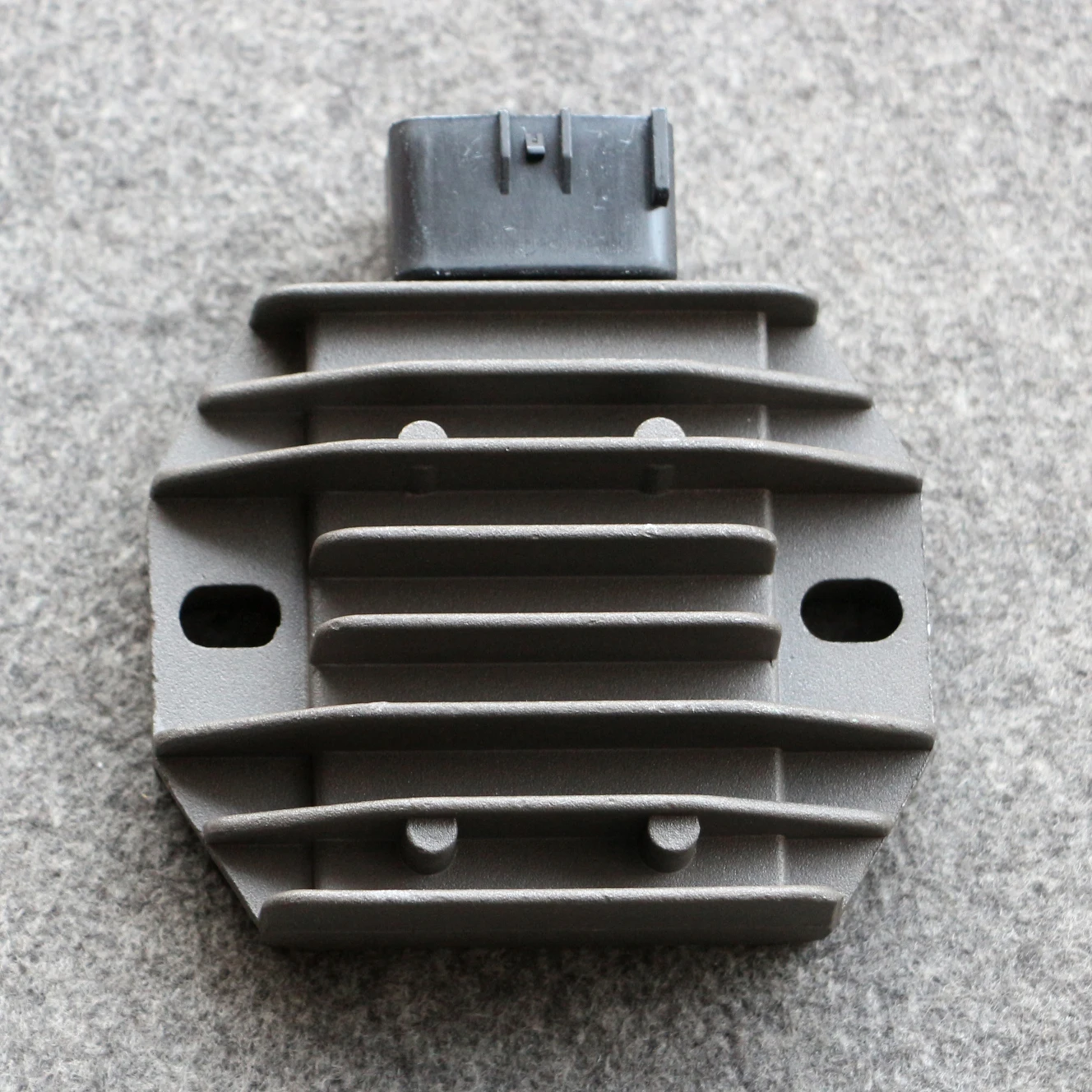 

Подходит для Suzuki RMX450 2010-2011 LTZ400 2009 LTR450 2006-2009 Регулятор выпрямителя напряжения