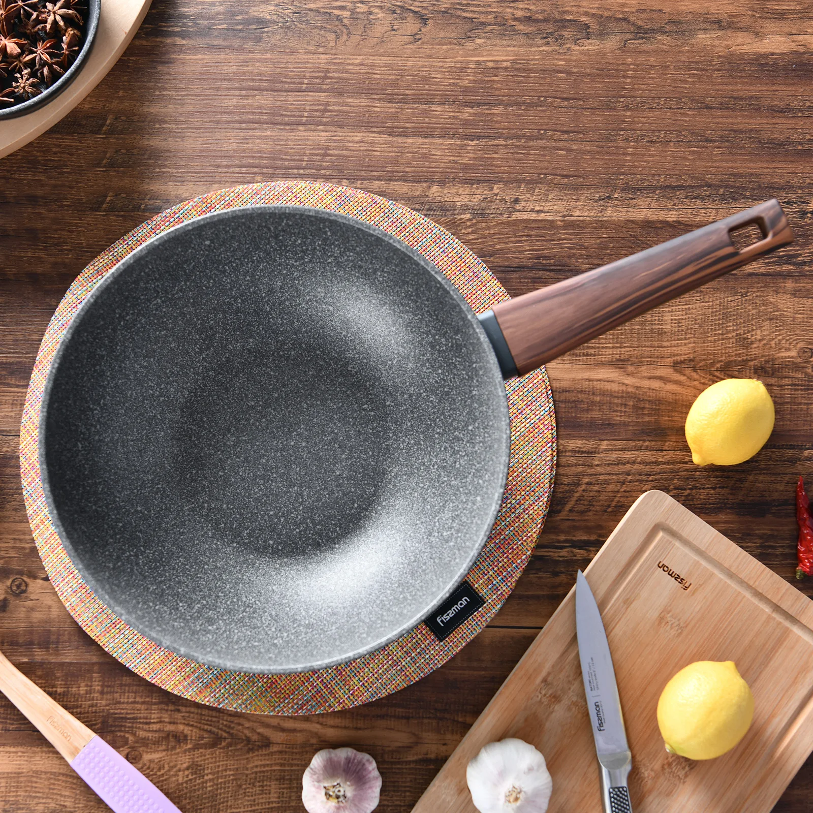 Кастрюля для вок серии FISSMAN CAPELLA с черным мраморным покрытием индукционная