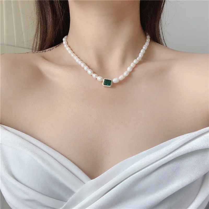

Retro light luxury niche pearl emerald necklace sweet temperament necklace small fresh clavicle chain 2021 new jewelry