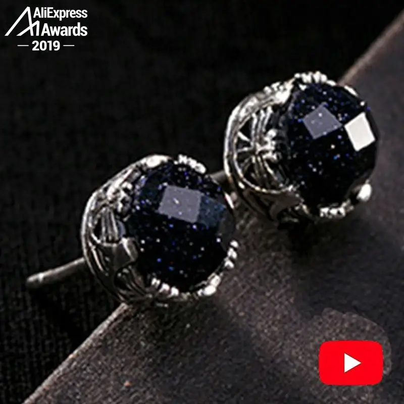 Женские серьги гвоздики с сапфирами в античном магазине|Серьги-гвоздики| |