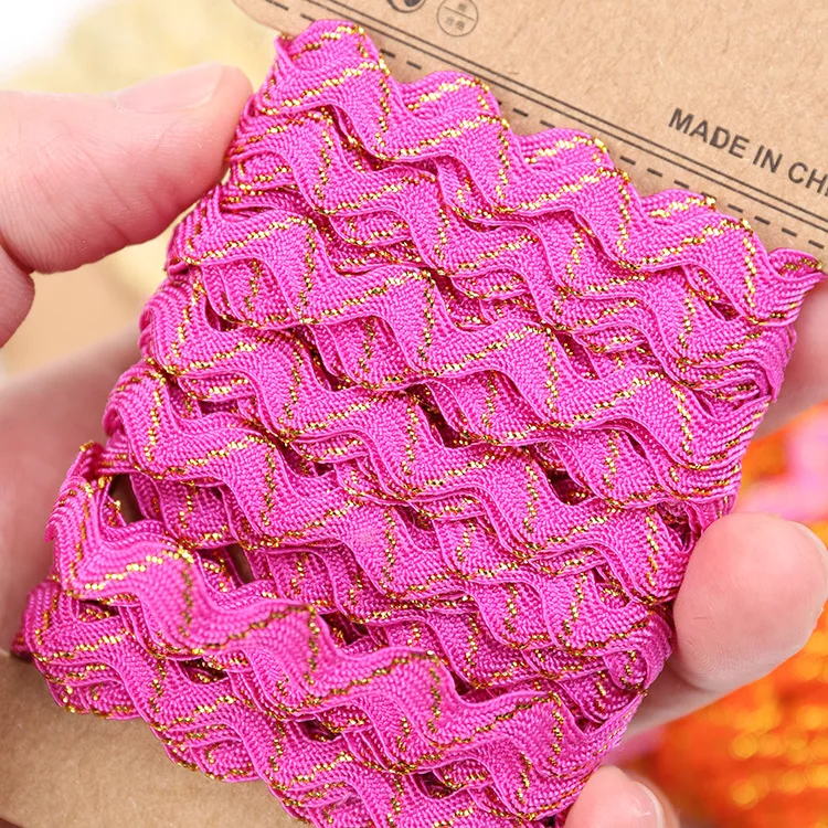 Золотая волнистая лента с кружевной отделкой 5 м 10 мм корсажная для банта декор